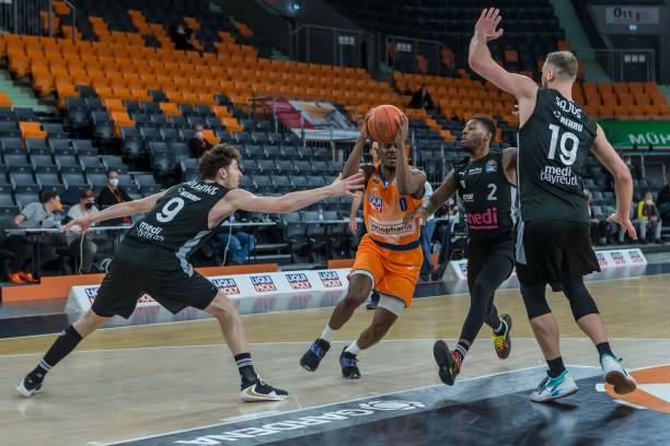 更是两位本 更是两位本